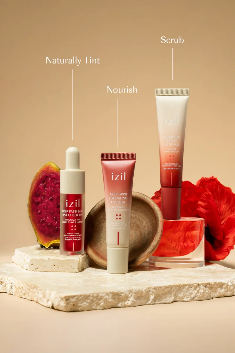 ازيل مجموعة العكر الفاسي للشفاه والخدود